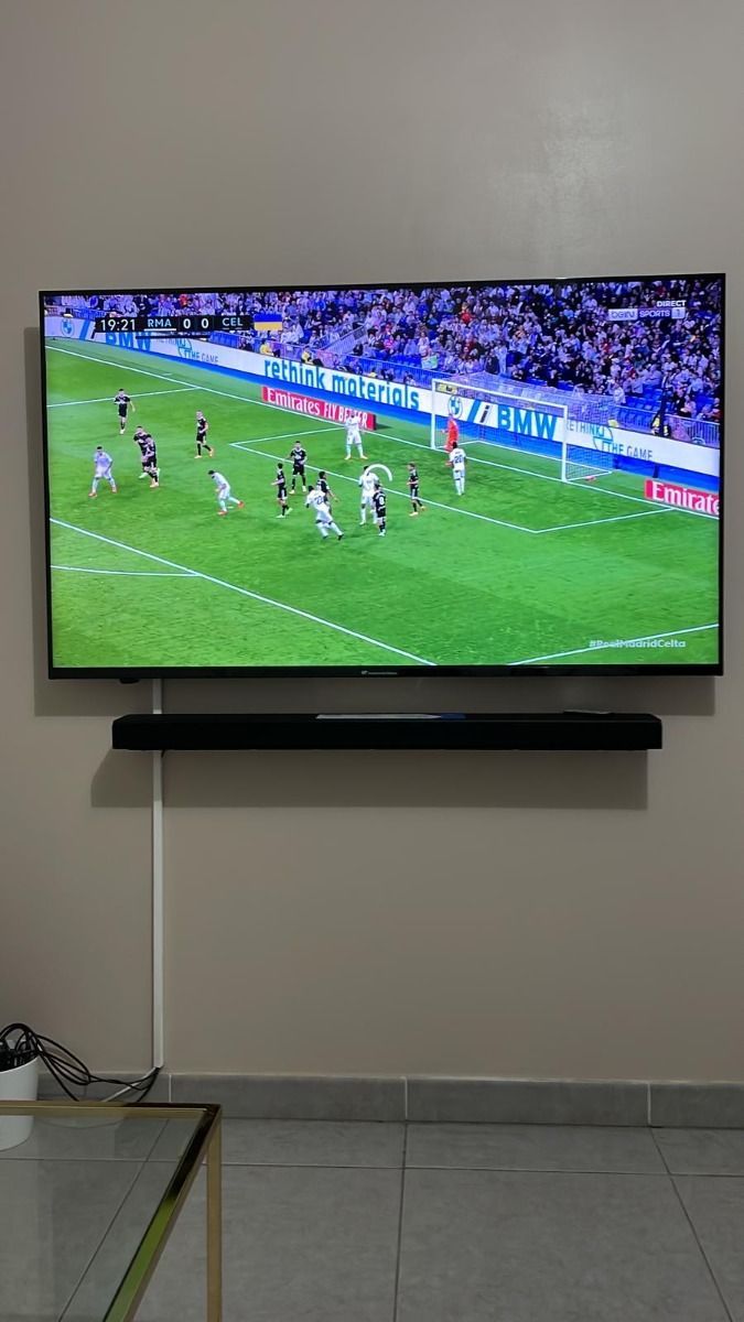Buzz IPTV customer verified streaming review photo by Luisa B. in Edmonton, Alberta
